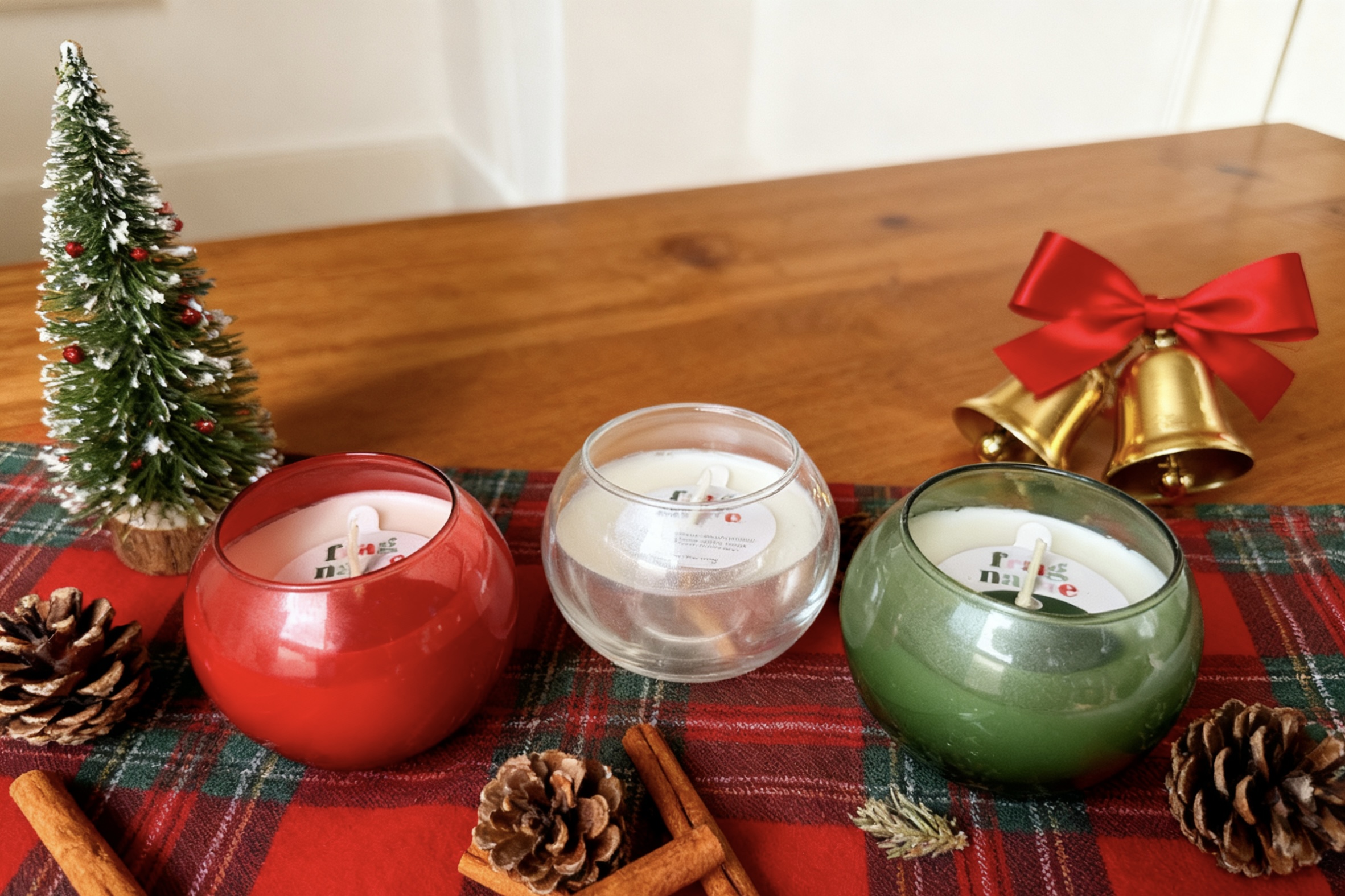 Xmas Ornament Glass with Pearlized Color Spray Candle（100g wax fill）